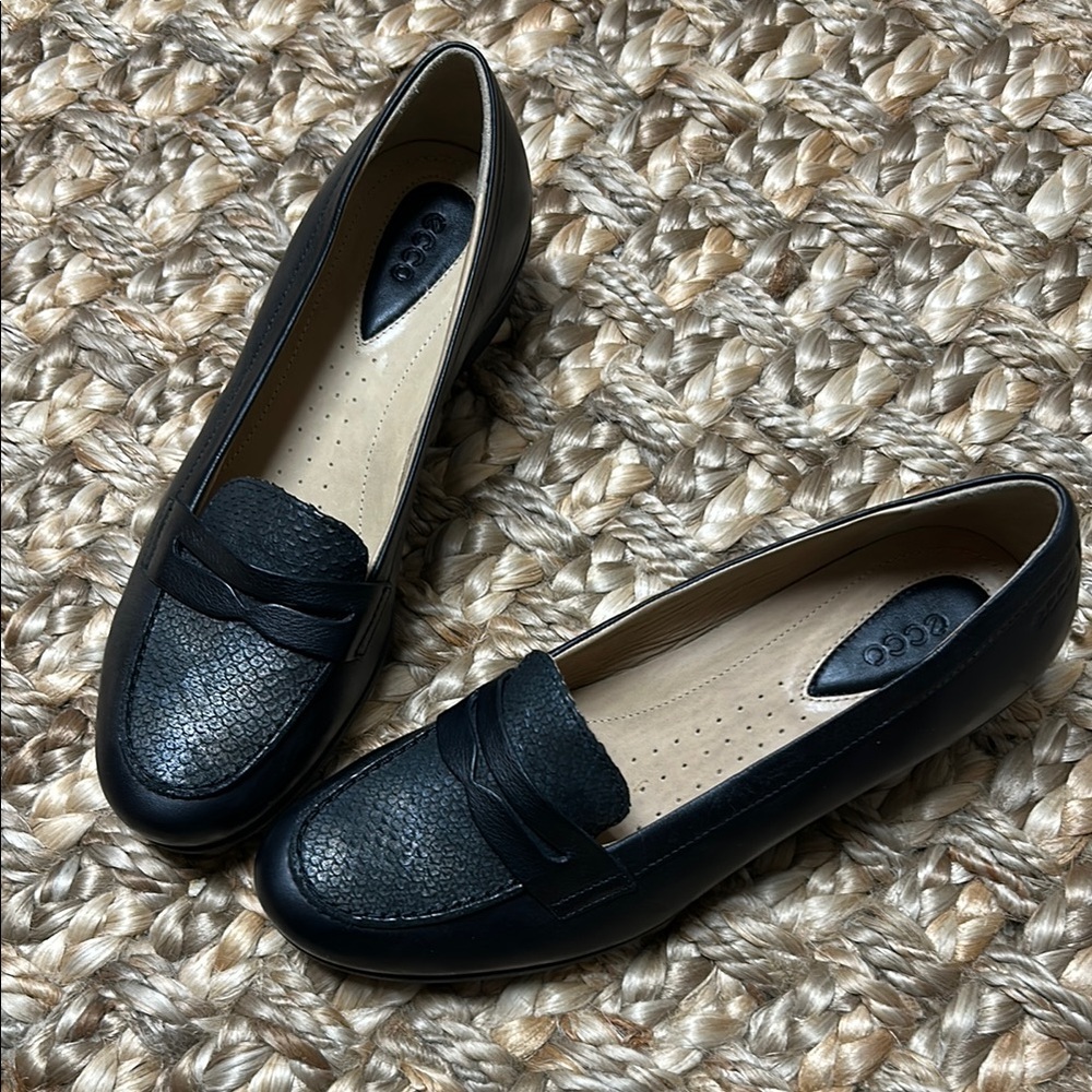 ECCO Women's Black Loafers
